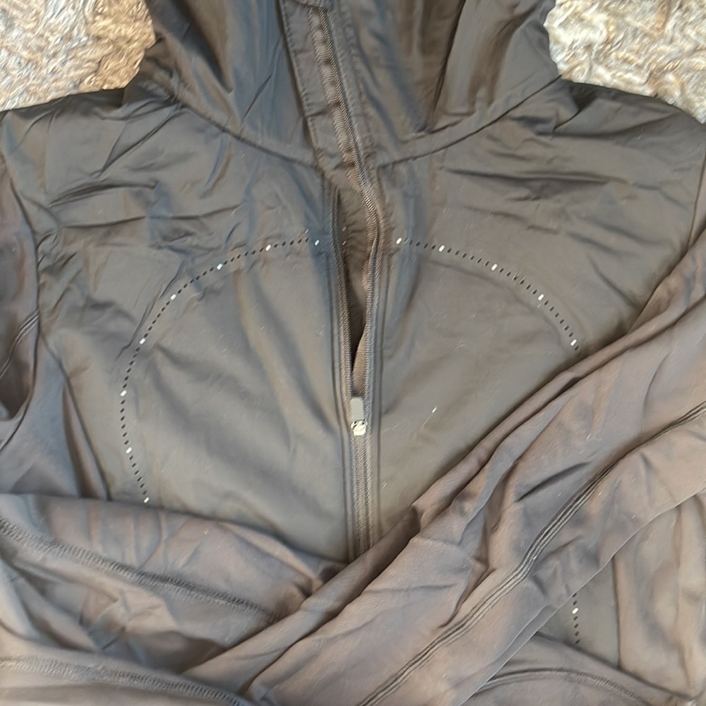 Lululemon Pullover Light Jacket Euc Size 4 - image 2